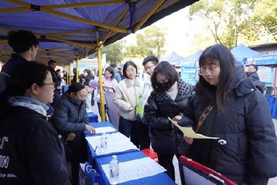 宜昌市总工会“就业大篷车”专场招聘会（当阳专场）举行
