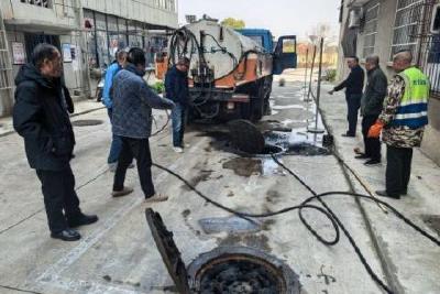 春节服务不“打烊” 排忧疏堵护安康