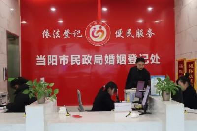 【我为群众办实事】市民政局婚姻登记处帮助群众查找获取结婚档案