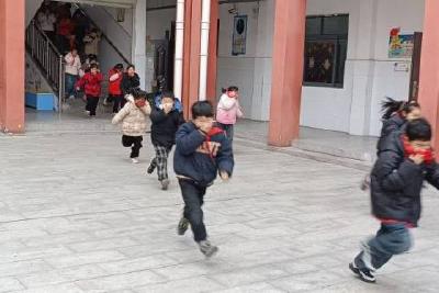 北门小学教联体河溶小学开展消防应急疏散演练