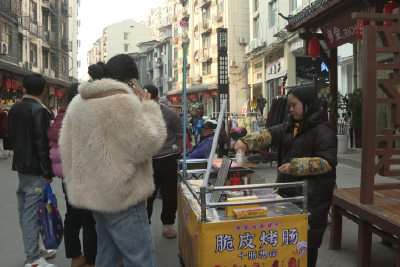 南子巷便民疏导点增添节日烟火气