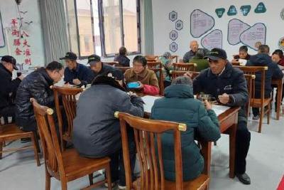 黄石 ：村集体“买单”　230多位老人乐享三餐