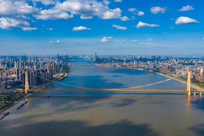 这么多中外记者为何把镜头对准了湖北？