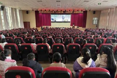 雷锋的微笑，东门小学的温暖春风