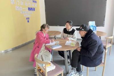 网格员暖心搭桥 帮助居民找到“文艺之家”