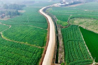 市纪委监委护航监督农村道路提档升级 畅通群众家门口的幸福路