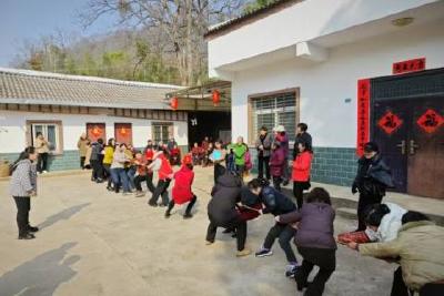 关爱暖人心 欢乐绽芳华