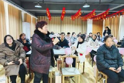 巾帼绽芳华 献策建家园