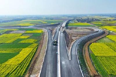 当阳：三条高速公路建设同步推进