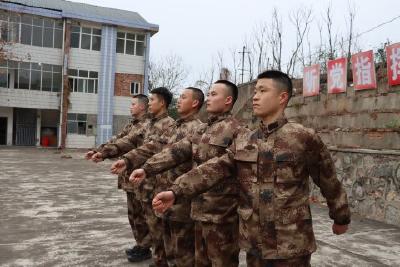 锤炼意志品质  助力新兵迈好军旅第一步