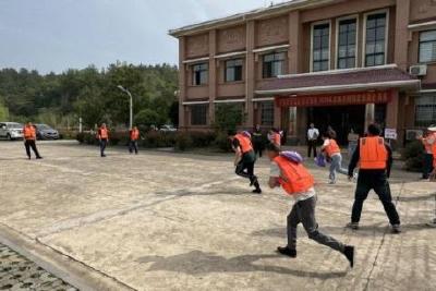 携手防汛筑屏障 实战演练保安全