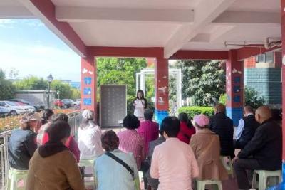 坝陵桥社区"便民服务+国家安全教育"双线联动 共筑清洁家园与家国安全防线