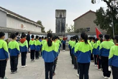 清明祭英烈 传承红色基因