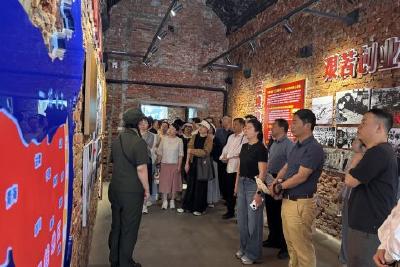 当阳百余名党校学员走进三线工业遗址研学