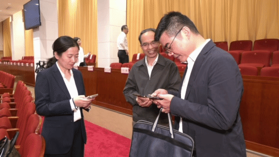 湖北民营经济发展大会现场，处长被“拦”住了……
