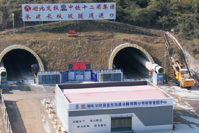 襄宜高速长坂坡特长隧道施工总进程突破6000米