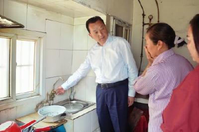 李兴兵到全市42个边界村开展走访调研
