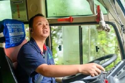 受到总书记接见后，他又回到了宜昌深山……