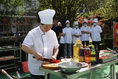 角逐竞赛场  共护“夕阳红”