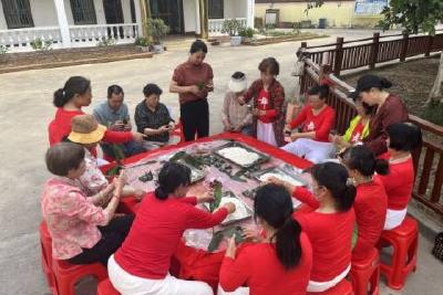 粽叶裹吉祥 佳节共安康