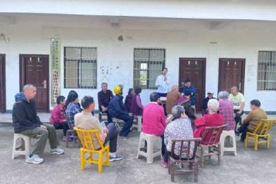 流动综窗进小区 居民自治添活力