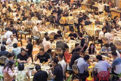 “虾十条”引爆潜江870亿虾产业 一只小龙虾如何从网红变“长红”