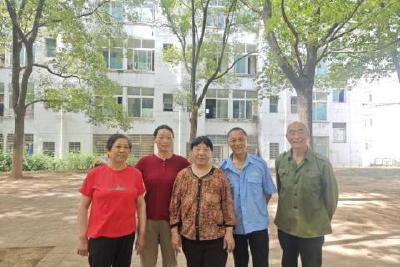 合力救助老人 彰显社区大爱