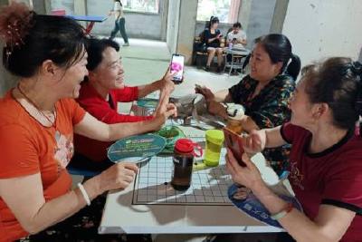 闲置架空层变身全龄乐园 “微改造”绘就社区幸福图景