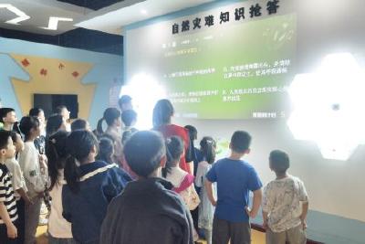 当阳市青少年活动中心组织开展“讲安全，会应急，与自然和谐共处”科普宣传活动