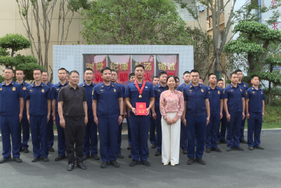 致敬模范送关怀 市总工会开展送荣誉下基层活动