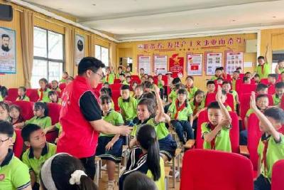 科普大篷车进校园，零距离互动探索科学奥秘