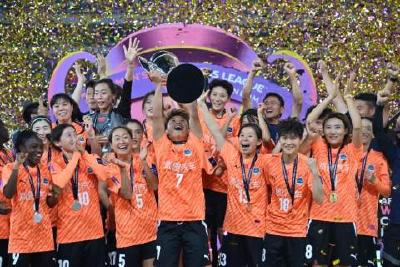 极目锐评丨武汉女足登顶亚冠！薪火相传的大别山精神闪耀胜利荣光