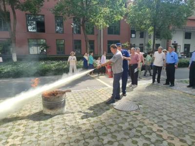 便民服务“零距离” 消防演练“筑防线”