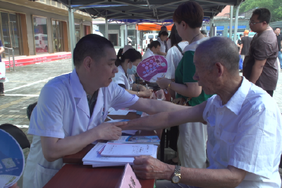 志愿义诊促和谐 健康关怀暖人心