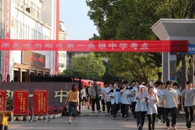2025年高考圆满收官 梦想与奋斗交织 温暖与祝福相伴