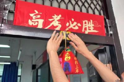 当阳一中为高三学子送粽子  寓意一举高“粽”