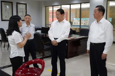 省档案馆馆长周向阳调研我市档案工作