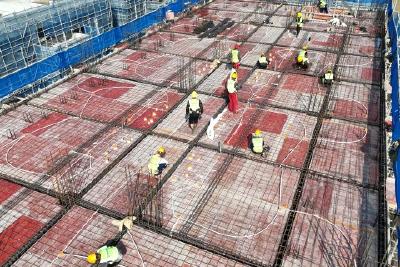 建设者们鏖战高温  项目建设“热”力不减