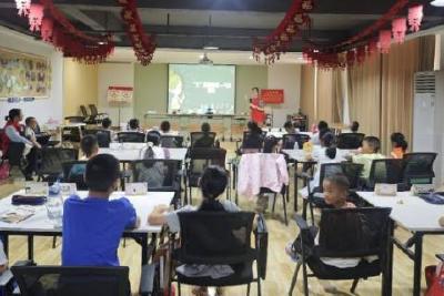 “巧手做实验，奥秘趣无限”科学实验进社区