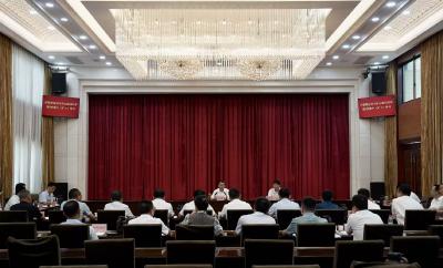 市委理论学习中心组开展2025年第8次集中学习