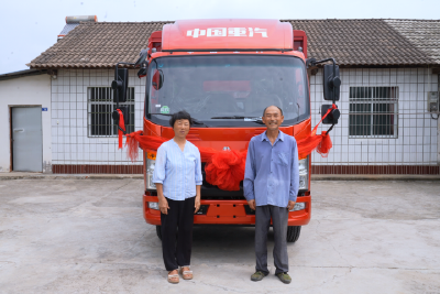 “信义老农”陈廷海获爱心企业赠车