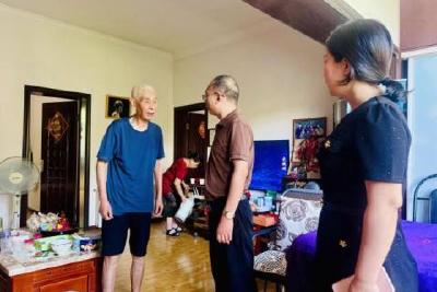 “八一”慰问送关怀 情暖退役军人心