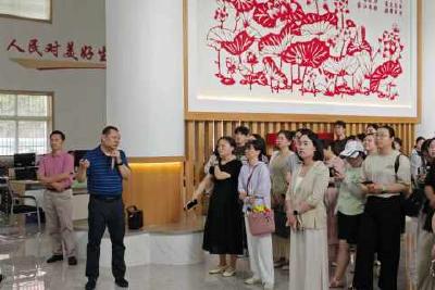 当阳：强基提能促成长 社区治理谱新章