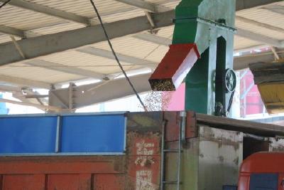 草埠湖镇探索秸秆回收新模式