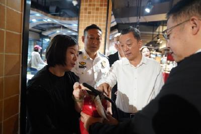 李兴兵检查安全生产和节日服务保障工作