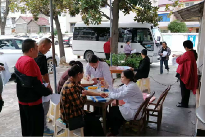 坝陵市场监管所集中办理健康证惠及数百商户