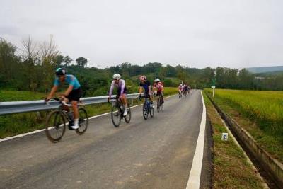 2025年宜昌市玛瑙河首届桔园自行车邀请赛火热开赛