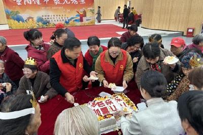 【我们的节日·重阳】庙前镇小烟墩集社区开展“重阳佳节 敬老孝亲”活动