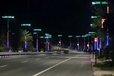 【学习贯彻党的二十届四中全会精神】智慧路灯“一键换装”美观又节能
