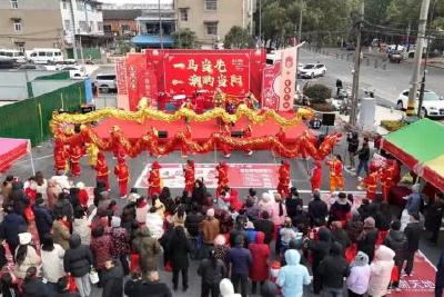 【网络中国节·春节】年货市集年味浓  “烟火气”里迎新春